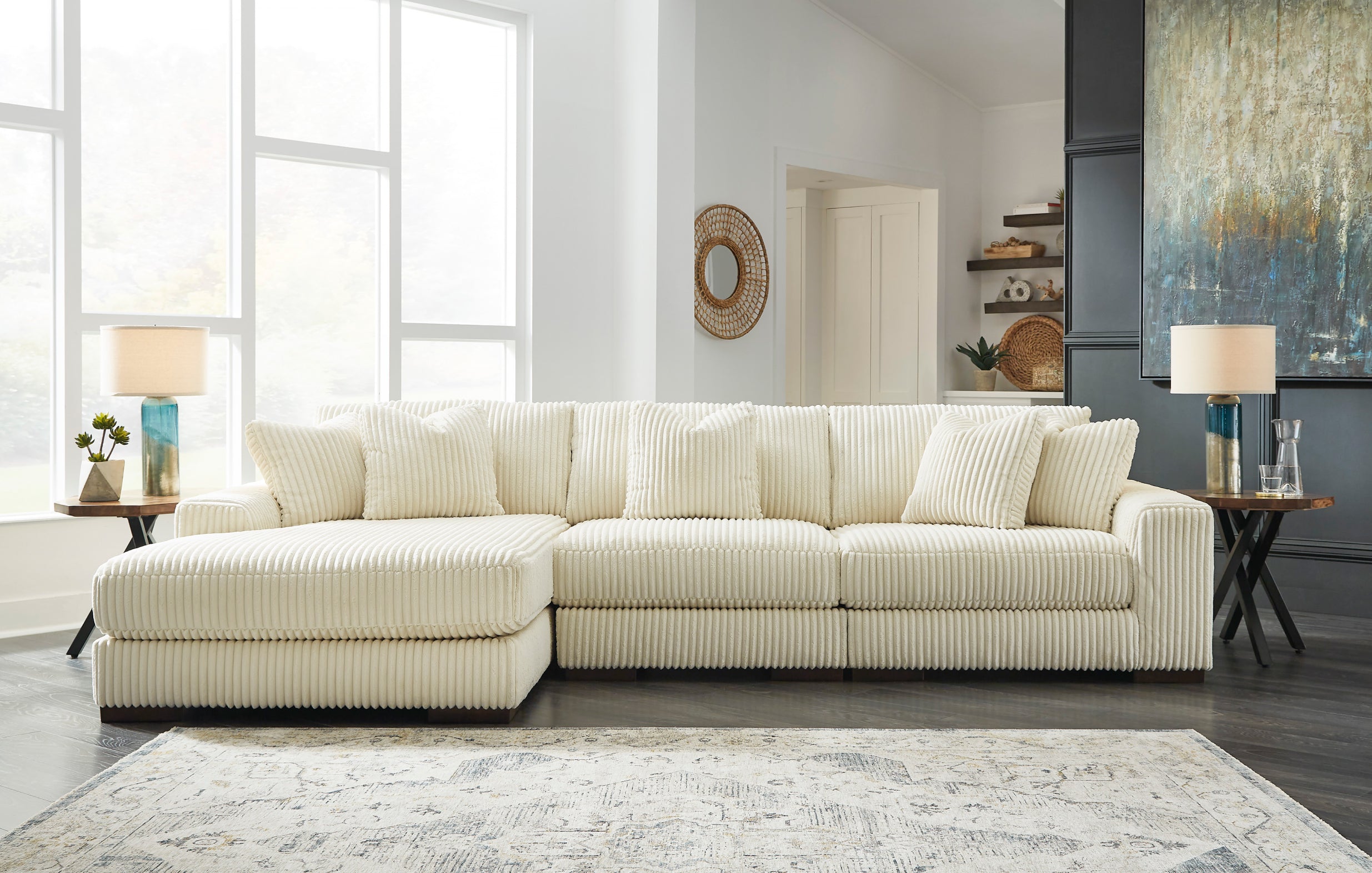 Lindyn 3-Piece Sectional with Chaise