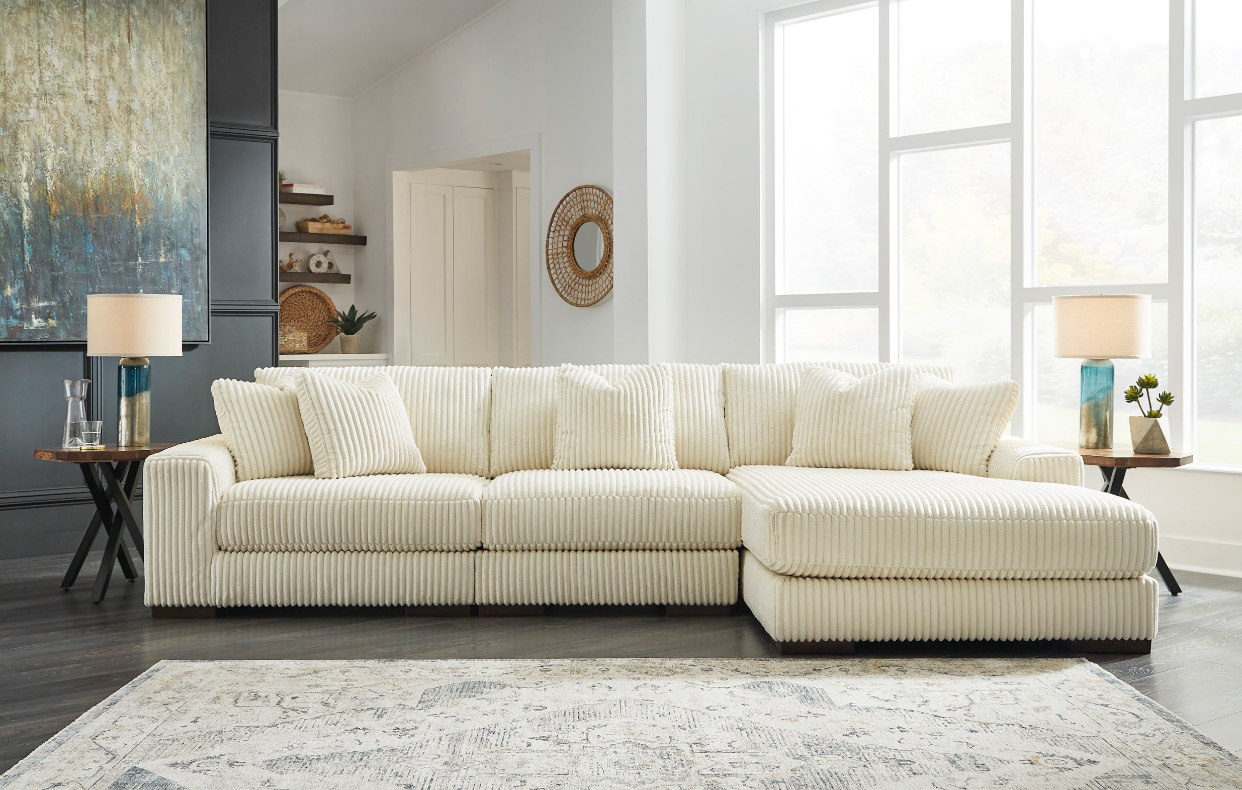 Lindyn 3-Piece Sectional with Chaise